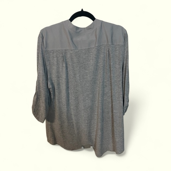 A Calvin Klein gray top in size extra large - Picture 5 of 6